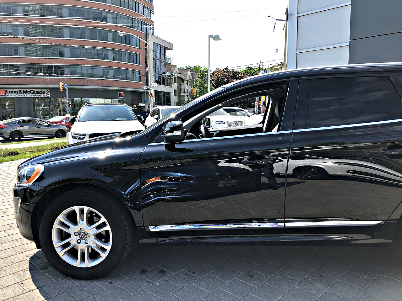 2016 Volvo XC60 in Toronto, Ontario, 99,999